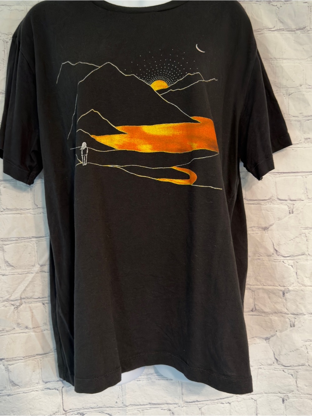 Serengtee Black Short-Sleeve Tee with Orange Sunset Mountain Print Large